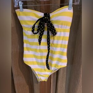 Ladies one piece strapless bathing suit new with tags size Medium